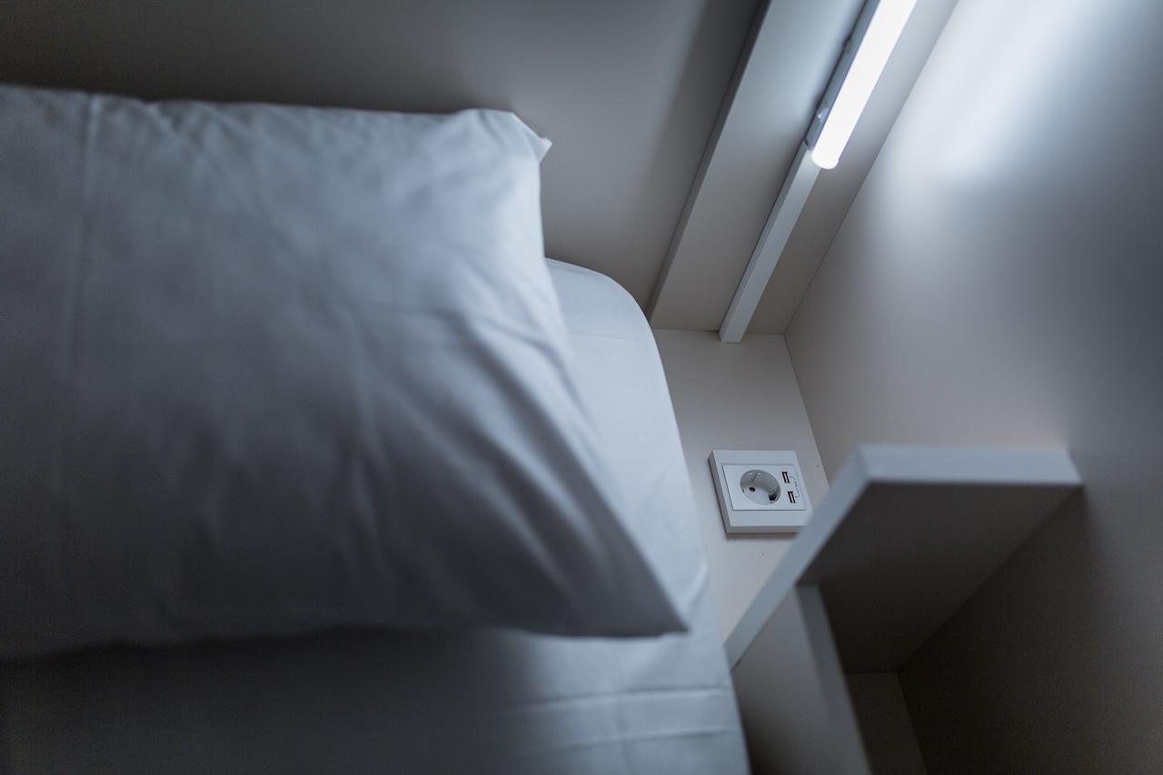 Cama en habitación compartida mixta de 6 camas con baño